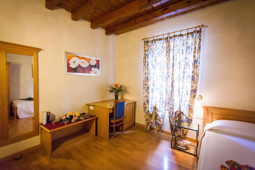 Hotel Alla Corte Dei Bicchi Cavriana Ruang foto