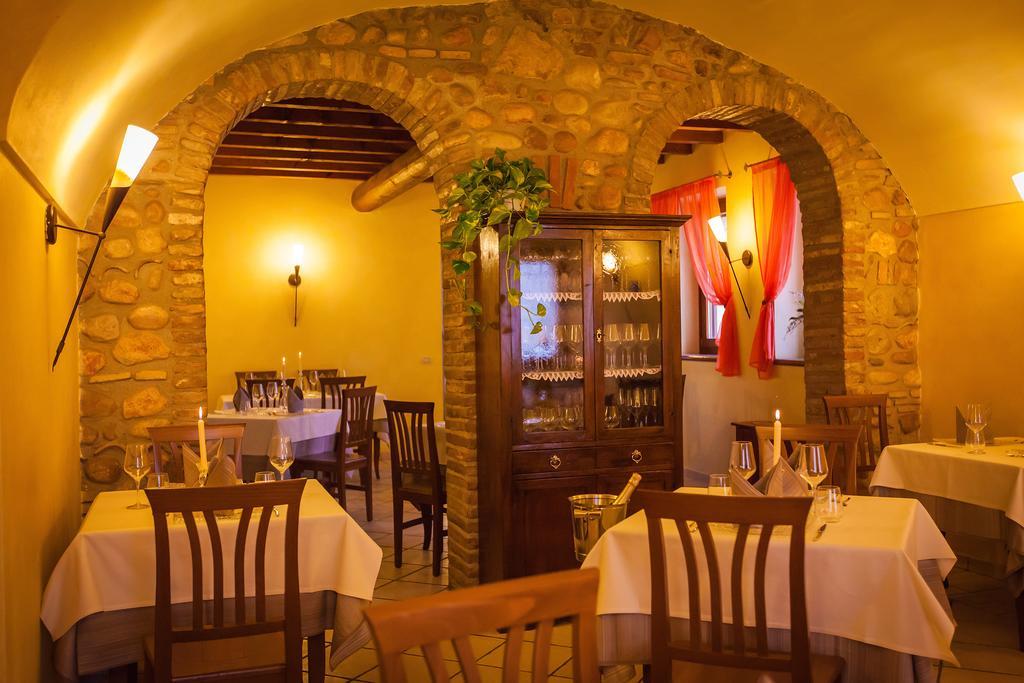 Hotel Alla Corte Dei Bicchi Cavriana Bagian luar foto
