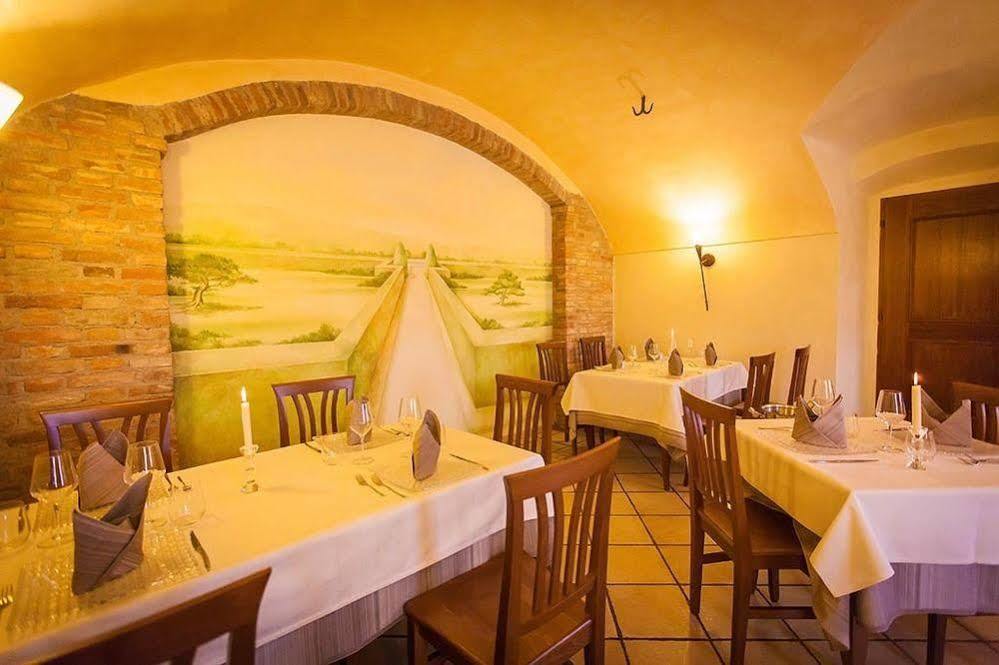 Hotel Alla Corte Dei Bicchi Cavriana Bagian luar foto
