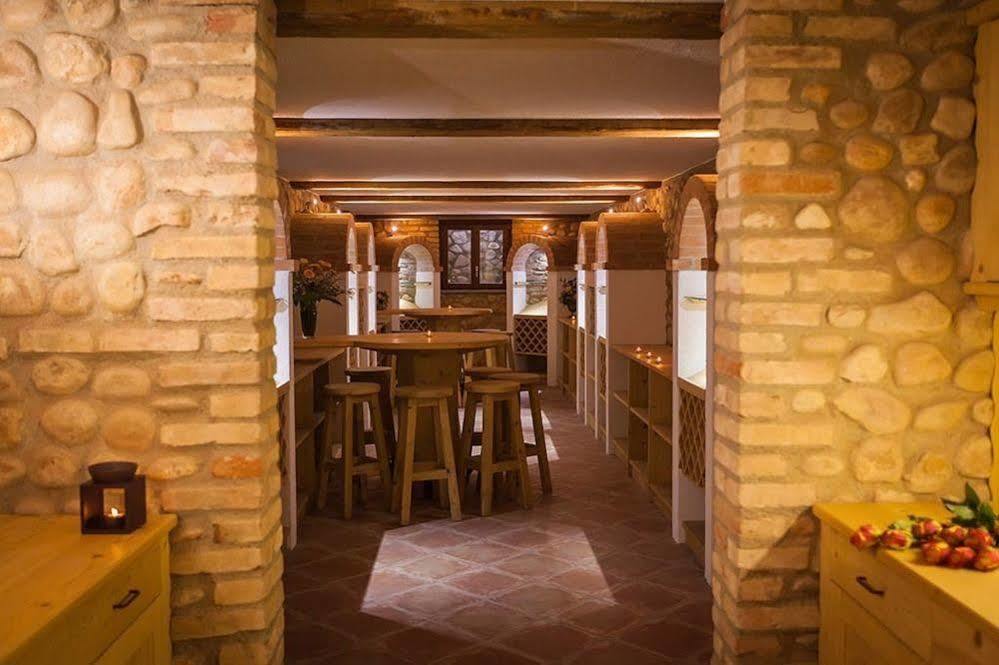 Hotel Alla Corte Dei Bicchi Cavriana Bagian luar foto