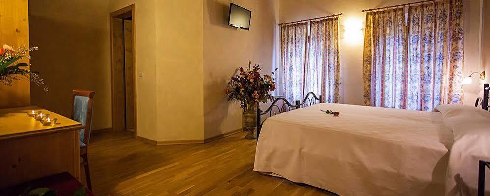 Hotel Alla Corte Dei Bicchi Cavriana Bagian luar foto